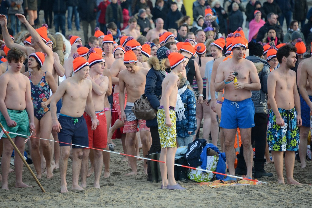 ../Images/Nieuwjaarsduik Nederzandt 2015 039.jpg